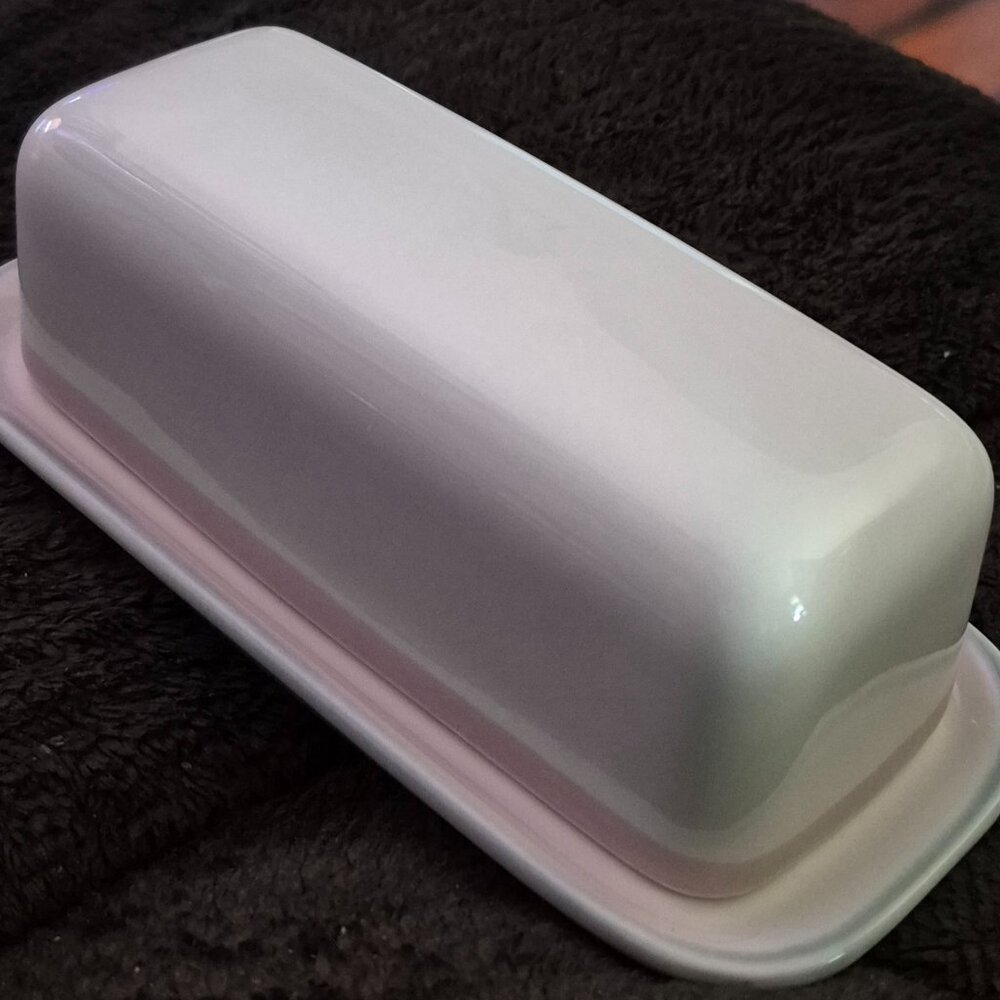 Pfaltzgraff Aura 1/4 Pound Butter Dish w/Lid White w/Pink & Blue Nice Accessory